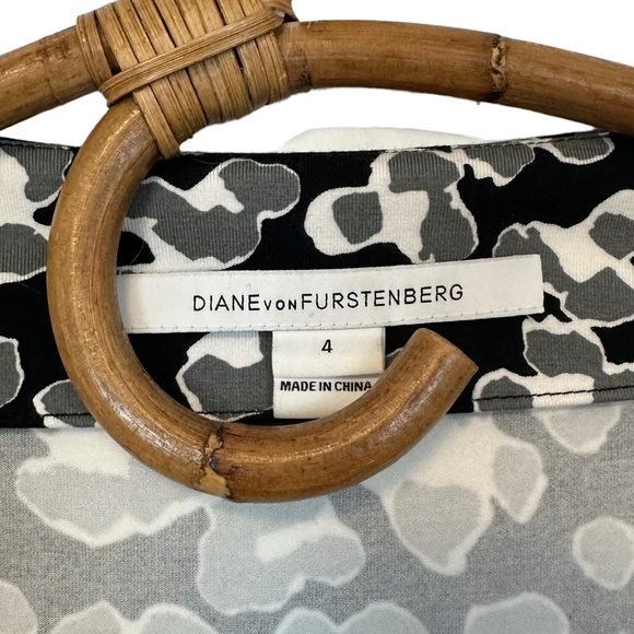 Diane Von Furstenberg | The New Jill Wrap Top Size 4 - Picture 7 of 10